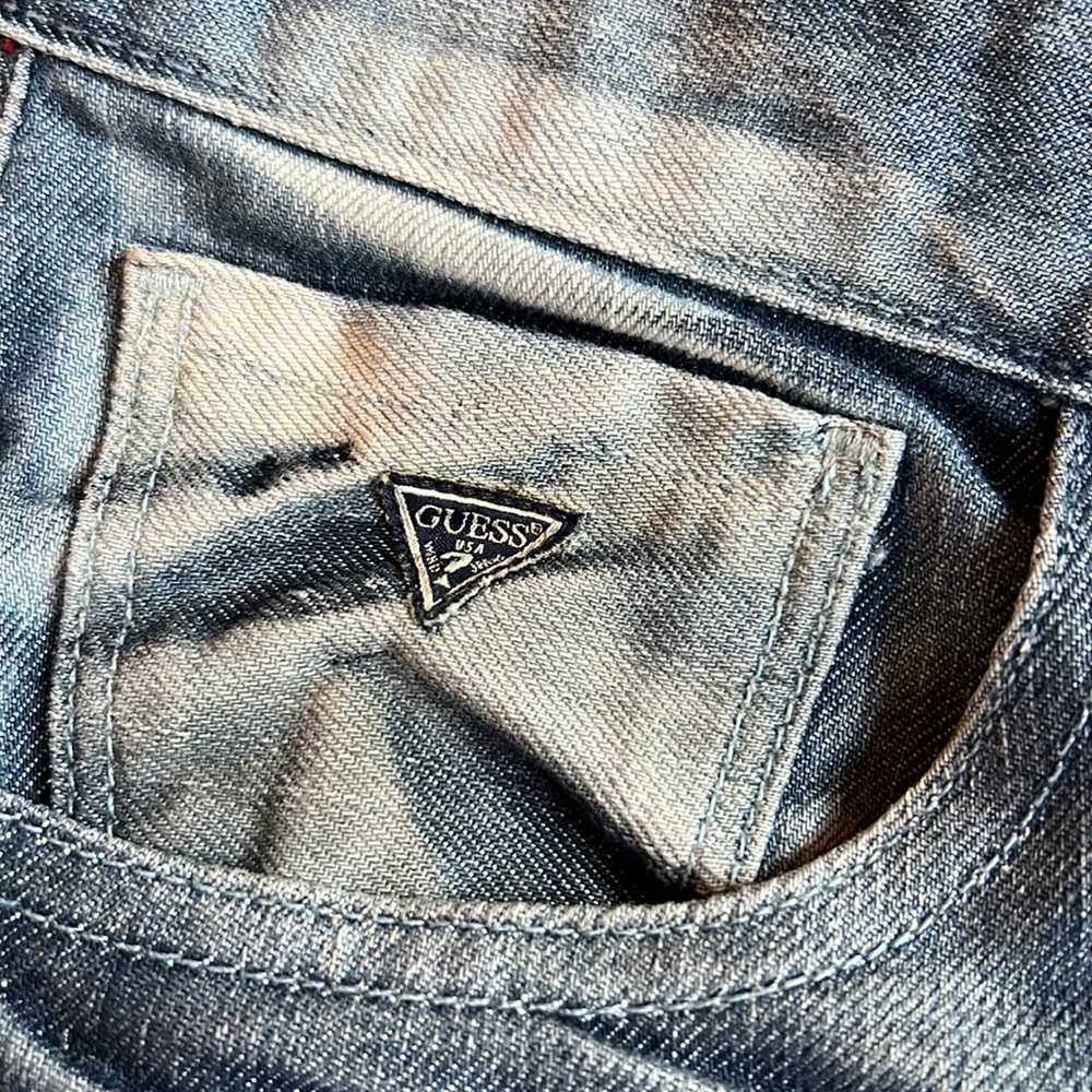 Guess - Picture 4 of 7